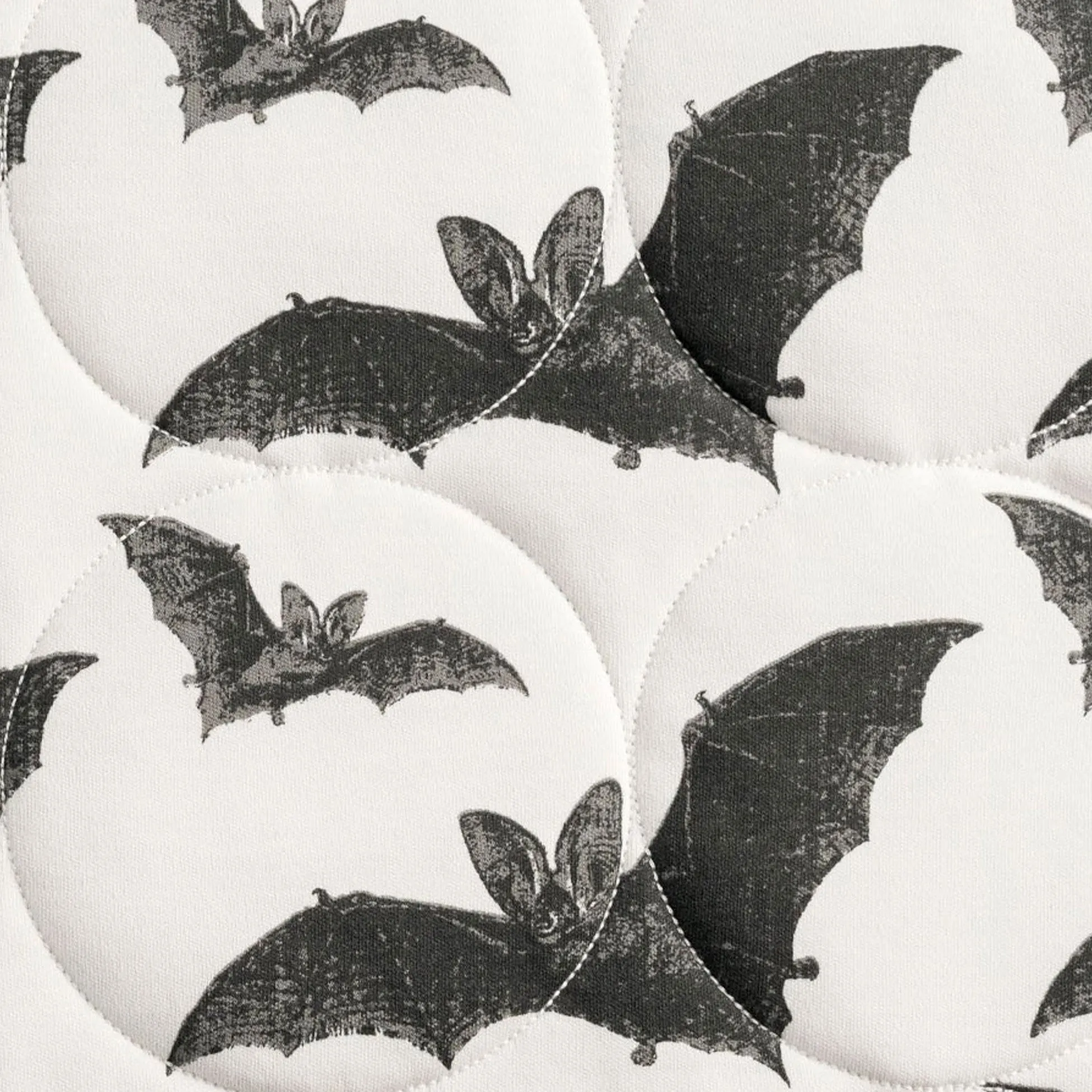 classic circle quilt | black bats | lenzing modal